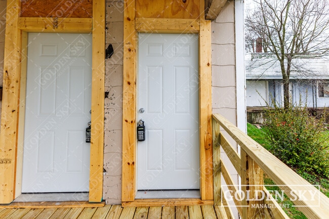 219 E Willard St in Muncie, IN - Foto de edificio - Building Photo