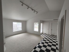 865 SE Roberts Ct in McMinnville, OR - Building Photo - Building Photo