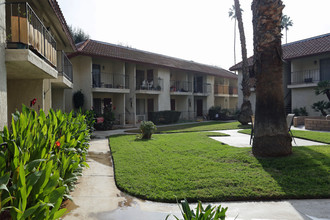 CASA DE VALLE in Redlands, CA - Foto de edificio - Building Photo