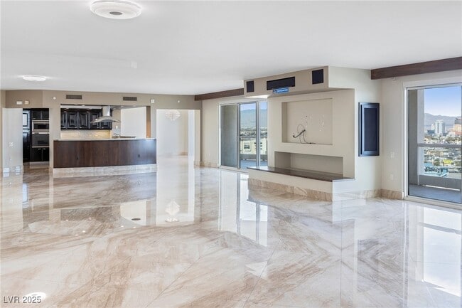 2777 Paradise Rd in Las Vegas, NV - Building Photo - Building Photo