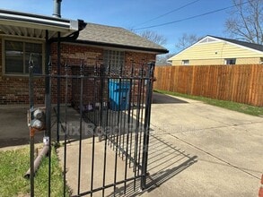 7106 Lunceford Dr in Huber Heights, OH - Building Photo - Building Photo