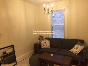 66 Dimick St, Unit 2T in Somerville, MA - Building Photo - Building Photo