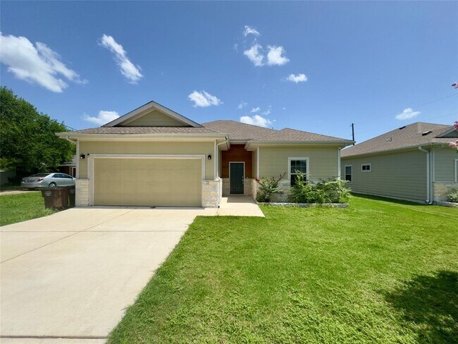 1520 Hunter's Rd in Lockhart, TX - Building Photo - Building Photo