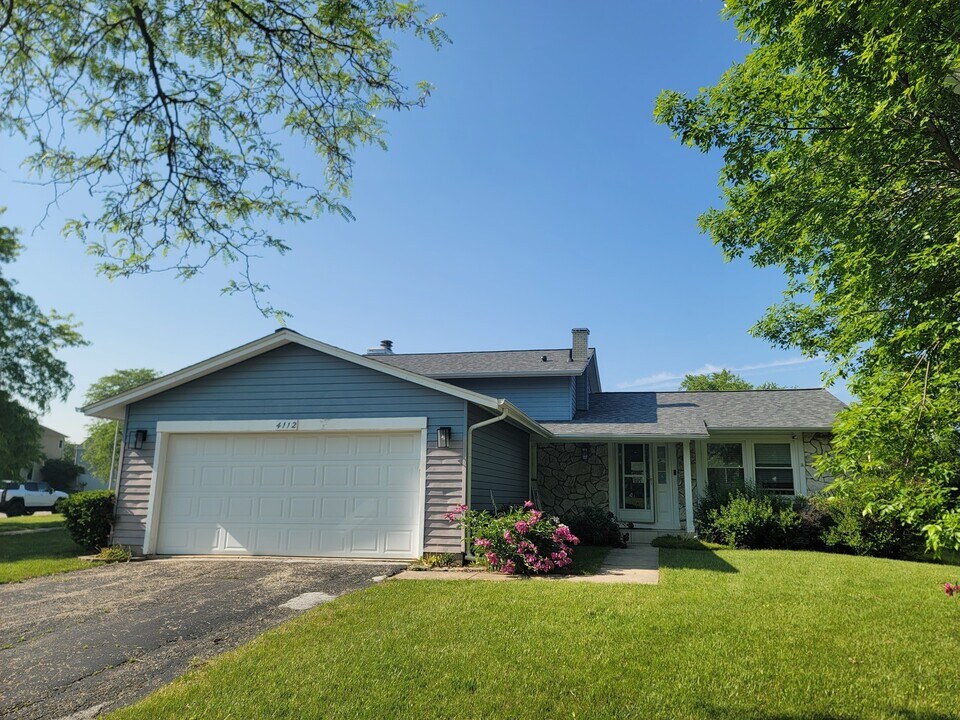 4112 Crimson Dr in Hoffman Estates, IL - Building Photo