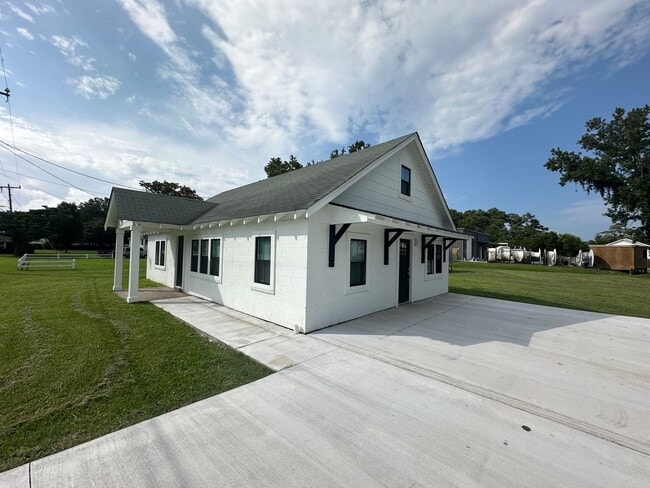 3913 Mill Landing Rd in Wanchese, NC - Building Photo - Building Photo