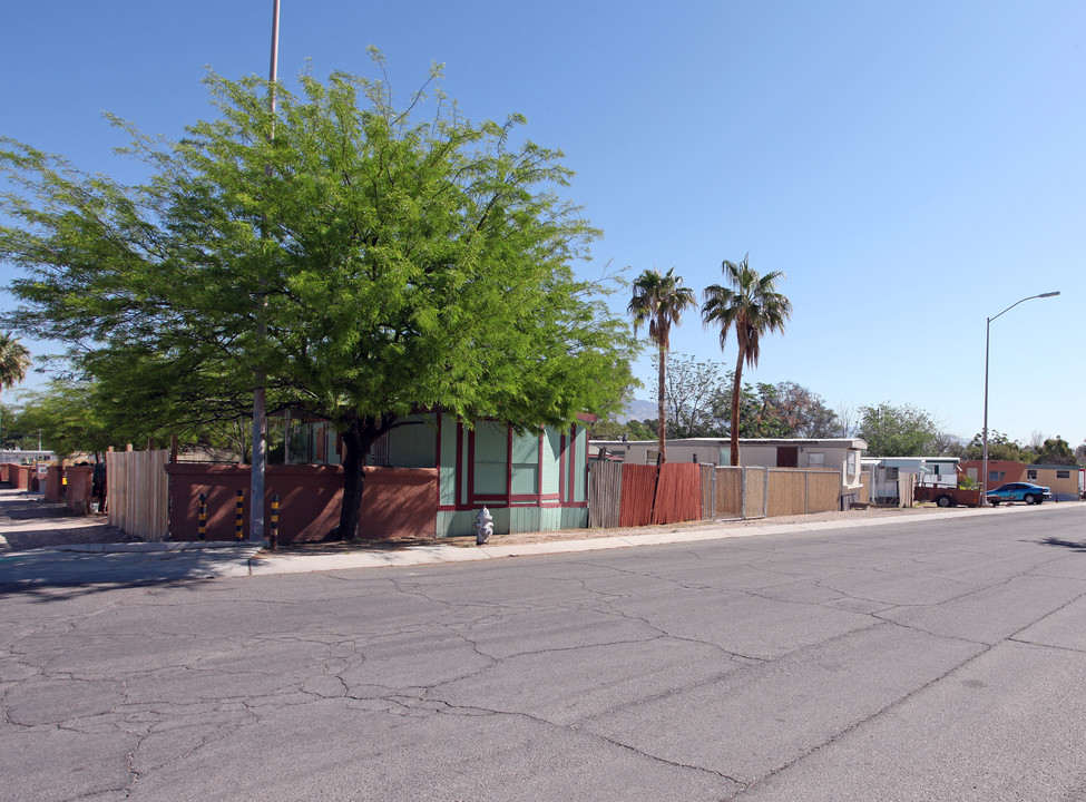 Mhp - 39 Spaces & Sfr in Tucson, AZ - Building Photo
