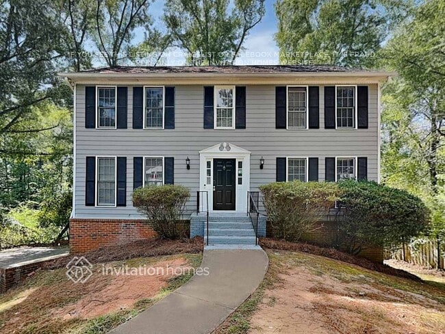 611 Willow Ridge Dr NE