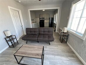 1401 S Casino Center Blvd in Las Vegas, NV - Foto de edificio - Building Photo