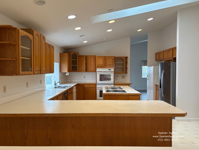 15310 Main St E, Unit 1 in Sumner, WA - Foto de edificio - Building Photo