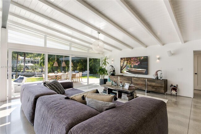 270 Island Dr in Key Biscayne, FL - Building Photo - Building Photo