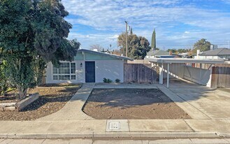 1645 Bette St in Merced, CA - Building Photo