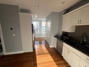 13 Chester St, Unit 3E in Glens Falls, NY - Building Photo - Building Photo