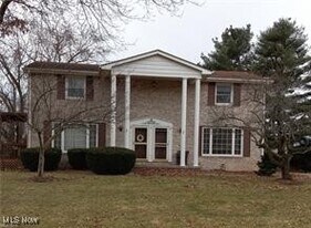 525 S Marion Ave in Louisville, OH - Building Photo