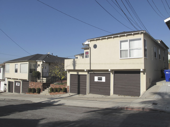 617 12th St in Manhattan Beach, CA - Building Photo - Building Photo