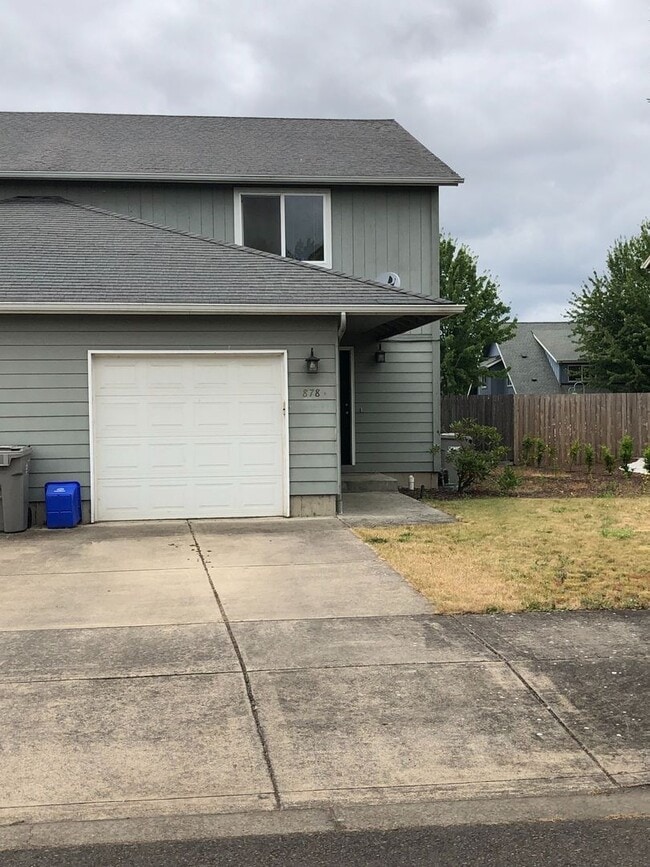 property at 878-880 S 9th St