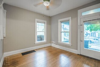 2497 Summit St in Columbus, OH - Building Photo - Building Photo