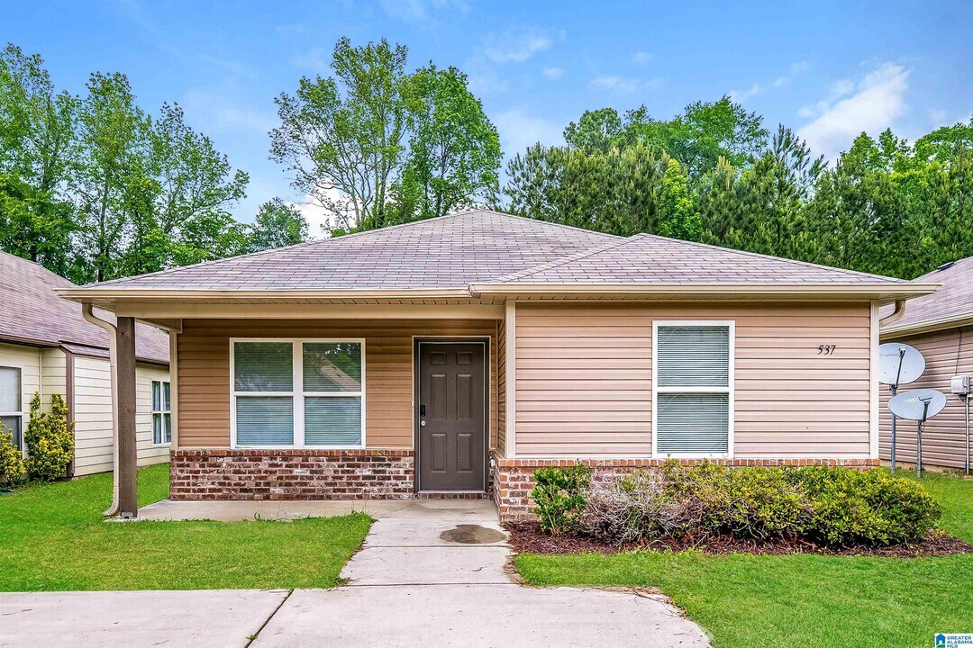 537 Fox Run Cir in Pell City, AL - Building Photo