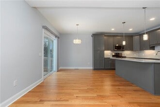 314 Chases Ln in Middletown, RI - Building Photo - Building Photo