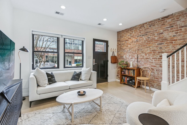 1157 3rd St NE in Washington, DC - Foto de edificio - Building Photo