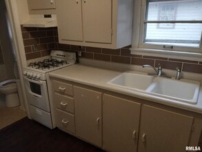 735 20th Ave, Unit 7 in East Moline, IL - Building Photo - Building Photo