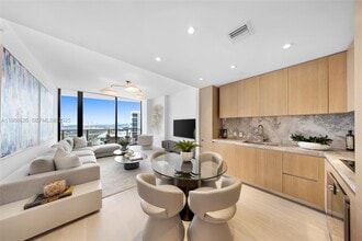 500 Alton Rd, Unit 1904 in Miami Beach, FL - Foto de edificio - Building Photo