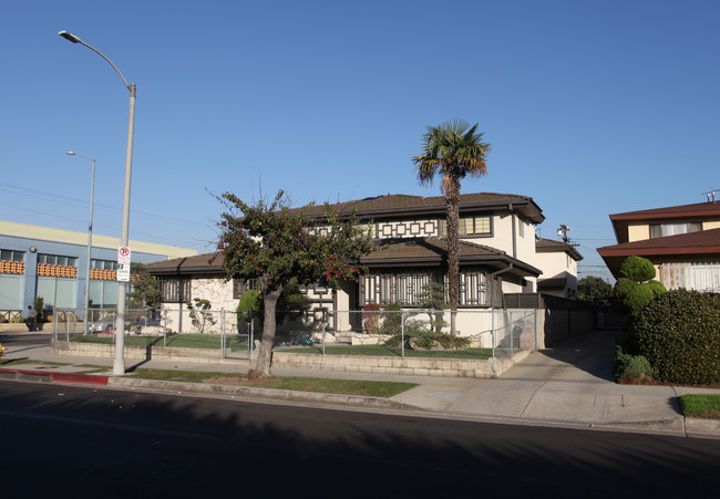 3760 S Bronson Ave in Los Angeles, CA - Building Photo - Building Photo