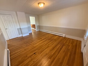 9 Old Rockingham Rd in Salem, NH - Building Photo - Building Photo