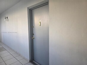 9688 Fontainebleau Blvd in Miami, FL - Building Photo - Building Photo