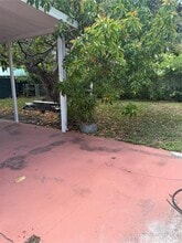 6473 SW 25th St in Miami, FL - Foto de edificio - Building Photo