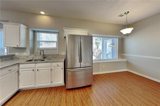 390 Greenmont Cir in Alpharetta, GA - Building Photo - Building Photo