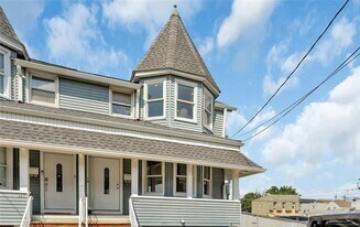 425 Hancock Pl in Fairview, NJ - Building Photo