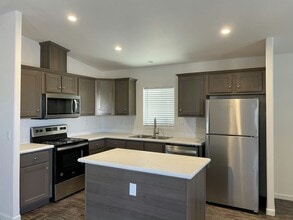 1610 E Villa Rita Dr in Phoenix, AZ - Building Photo - Building Photo