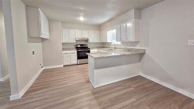 206 Gaskins St in Hawkins, TX - Building Photo - Building Photo