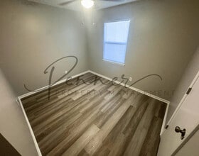 102 Sky Vue Dr in Raymore, MO - Building Photo - Building Photo
