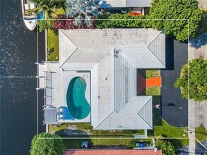 1418 NE 57th Ct in Fort Lauderdale, FL - Foto de edificio - Building Photo