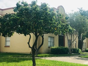 Los Cedros Apartments in Brownsville, TX - Building Photo - Building Photo