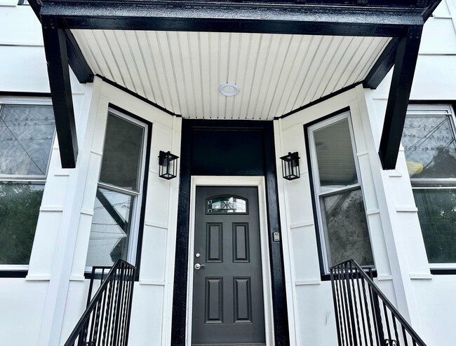 76 Manhattan Ave in Jersey City, NJ - Building Photo - Building Photo