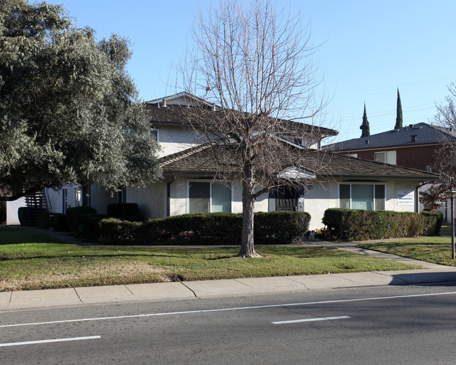 3101 Occidental Dr in Sacramento, CA - Foto de edificio - Building Photo