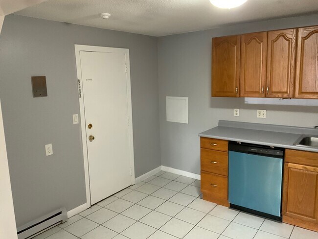 4 Hazelwood Ave in Dracut, MA - Building Photo - Building Photo