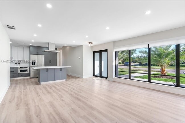 8421 SW 27th Terrace in Miami, FL - Foto de edificio - Building Photo