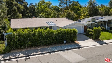 23020 Wrencrest Dr in Calabasas, CA - Building Photo - Building Photo