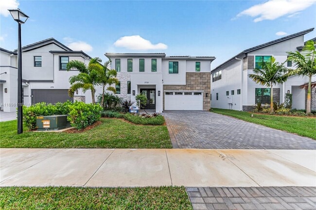 2722 NW 87th Ter