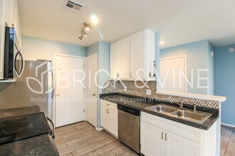 920 Periwinkle Dr in Yukon, OK - Building Photo - Building Photo