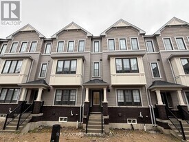 12 Kingbird Cmn in Cambridge, ON - Building Photo