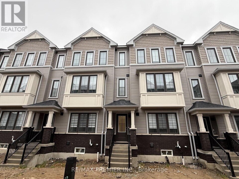 12 Kingbird Cmn in Cambridge, ON - Building Photo