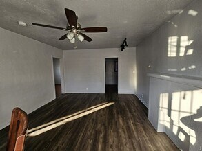 1517 W 60th Pl in Los Angeles, CA - Building Photo - Building Photo