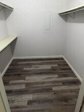 5106 Karenbeth Dr in Houston, TX - Foto de edificio - Building Photo