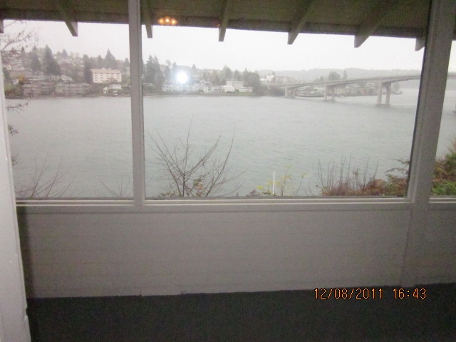 110 11th Street Pl in Bremerton, WA - Foto de edificio - Building Photo