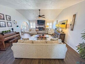 1210 W Pueblo Ave in Hobbs, NM - Building Photo - Building Photo