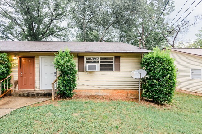 1011 W Slaton Ave